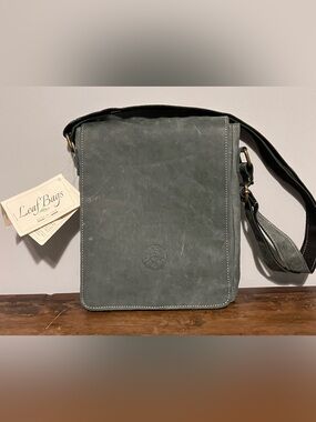 Leaf Pelletterie Italian Leather Messenger Bag